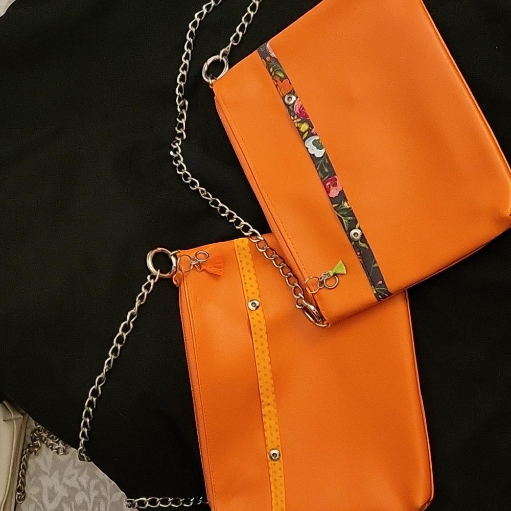 MondayMorningStudios faux leather purse with silver chain link removable strap.